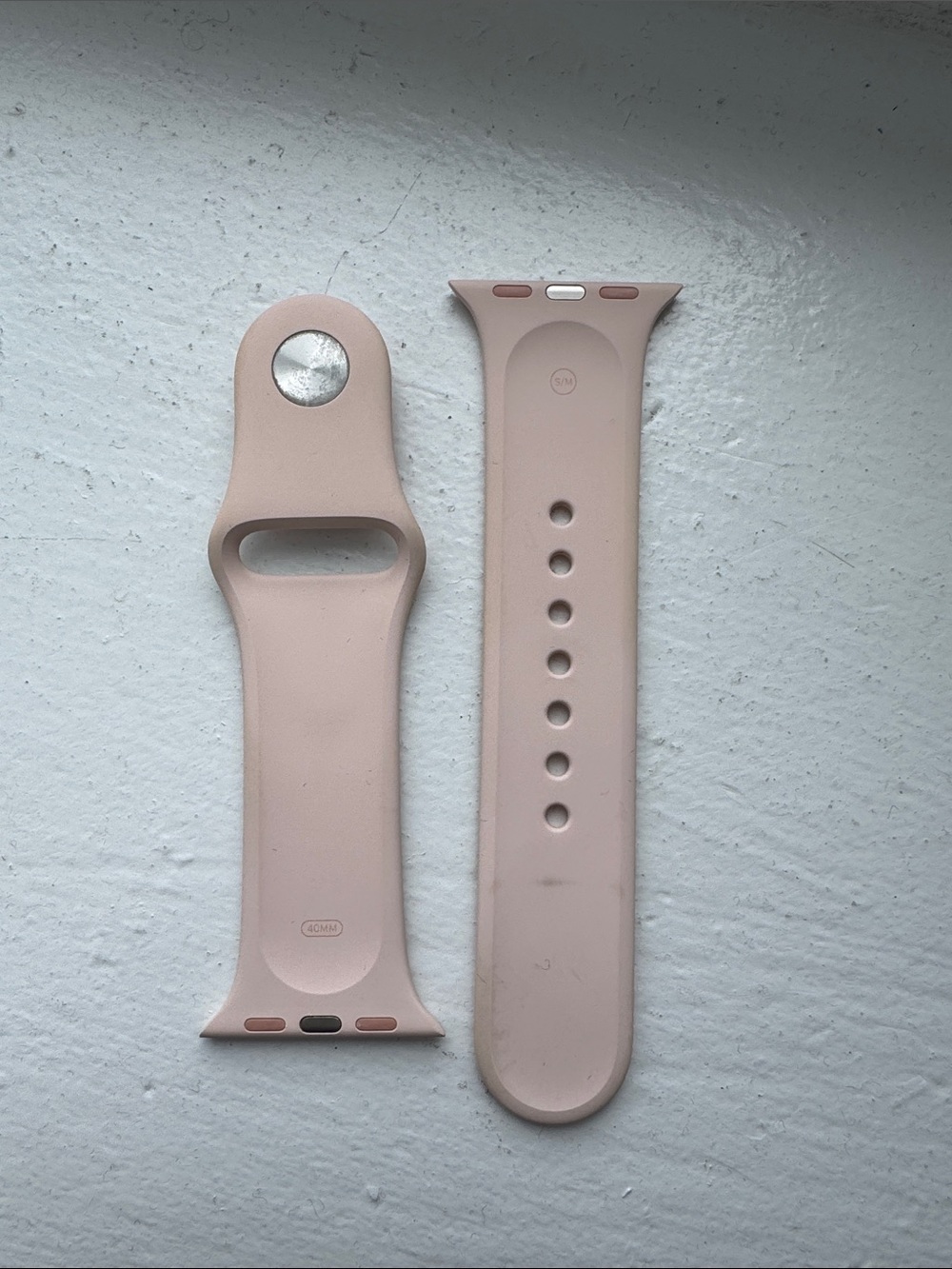 Set of 2 Silicone Apple Watch Bands in Black and Blush Pink - Size 38/40mm - Picture 4 of 5